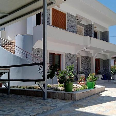 Villa Besnik, Rooms For Rent Vlore Exterior photo