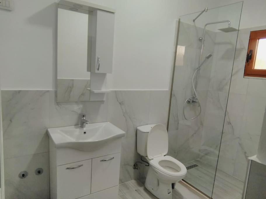 Villa Besnik, Rooms For Rent Vlore Exterior photo
