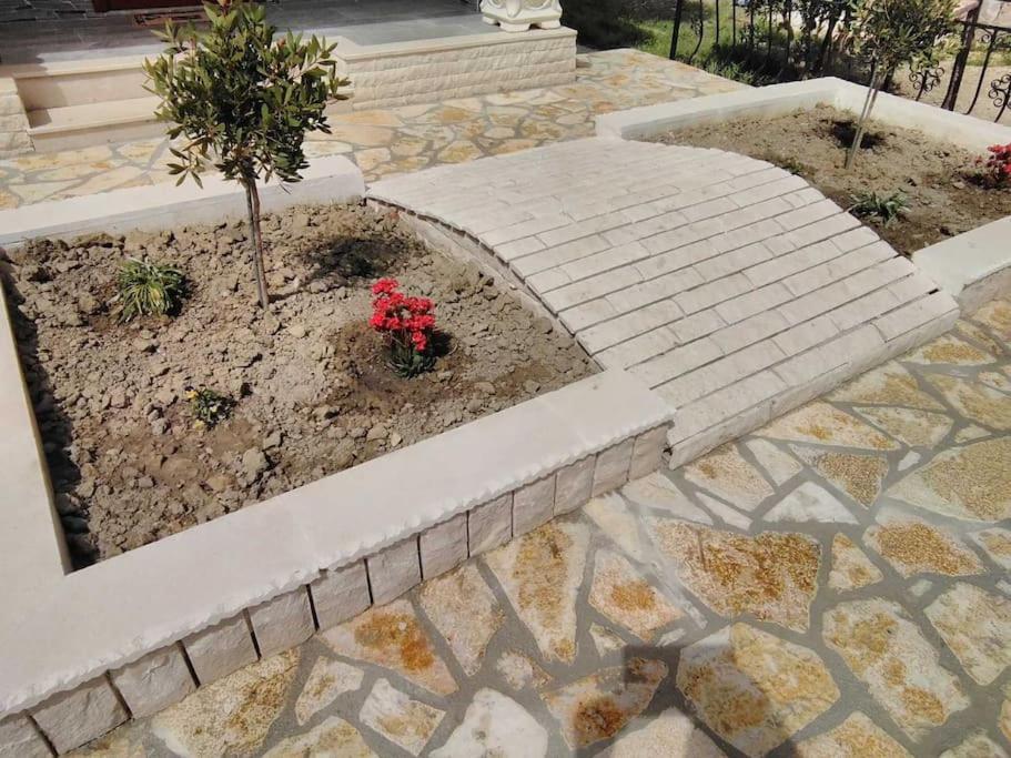 Villa Besnik, Rooms For Rent Vlore Exterior photo