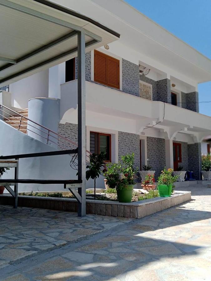 Villa Besnik, Rooms For Rent Vlore Exterior photo